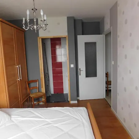 Mmr 6 Personnes Avec Cour Privee Et Cloturee Holiday home *